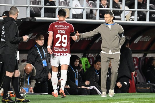 Dobre, extrem de nervos: ”Vor să îmi facă rău! Tactica nu mă pune în favoare”. Gâlcă i-a răspuns: ”Să vină și să spună”