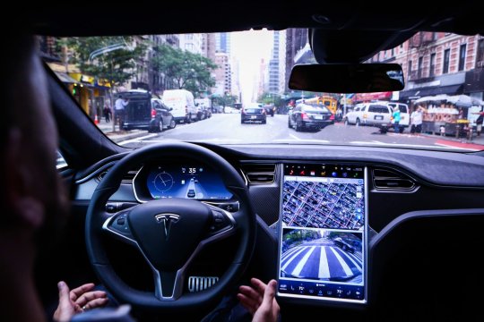 Tesla, primul pas către era self-driving în Europa!