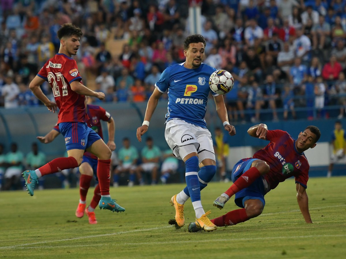 Adrian Petre a marcat 11 goluri în 37 de meciuri la Farul Constanța