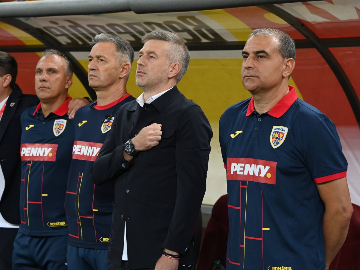 Edi Iordănescu și antrenorii secunzi Alexandru Radu, Florin Constantinovici și Ionel Gane