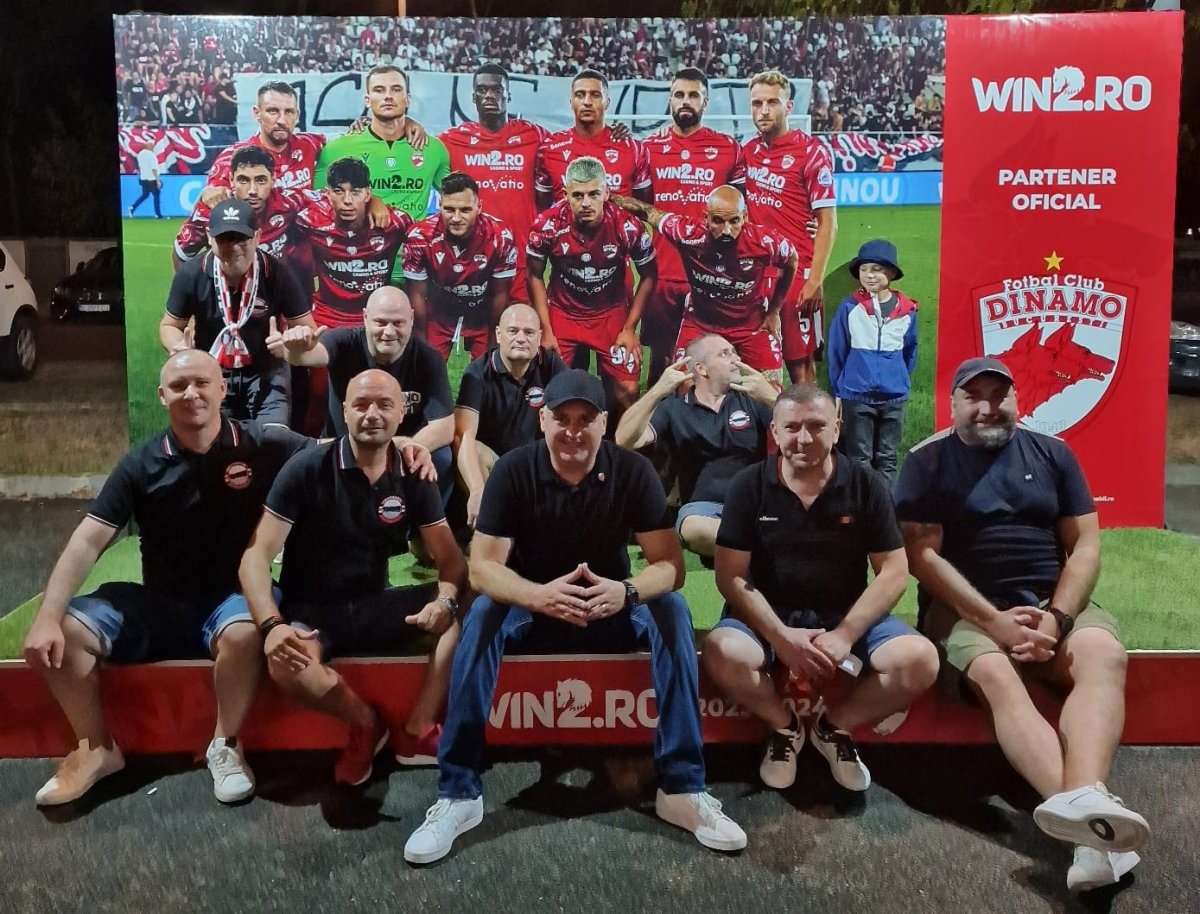 Adrian Rebenciuc (mijloc), este proprietarul Terasei Obor