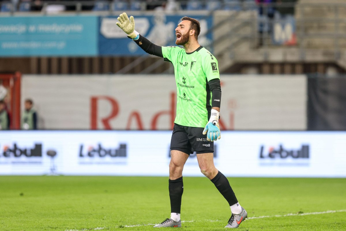 Valentin Cojocaru este portarul titular de la Pogon Szczecin
