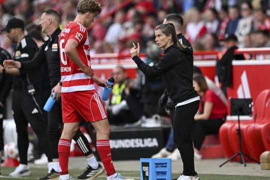 Debut cu înfrângere pentru Marie-Louise Eta, prima antrenoare din Bundesliga