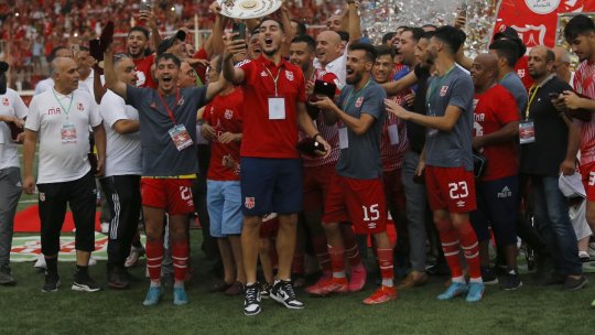 Antrenorul român dorit de echipa cu 10 titluri în palmares