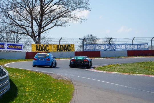 Tragedie pe Nurburgring! Un pilot a murit după un accident cumplit în calificările pentru cursa de 24 de ore