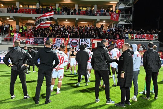 Antrenorul lui Dinamo și-a pierdut cumpătul la Miercurea Ciuc: ”I-am dat o palmă! Nu ai voie să râzi de un om”. Cum a fost luat la mișto