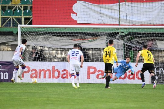 FC Argeș - U Cluj 2-0, ACUM, pe iAMsport.ro. Dublă semnată de Matos în semifinala Cupei României!
