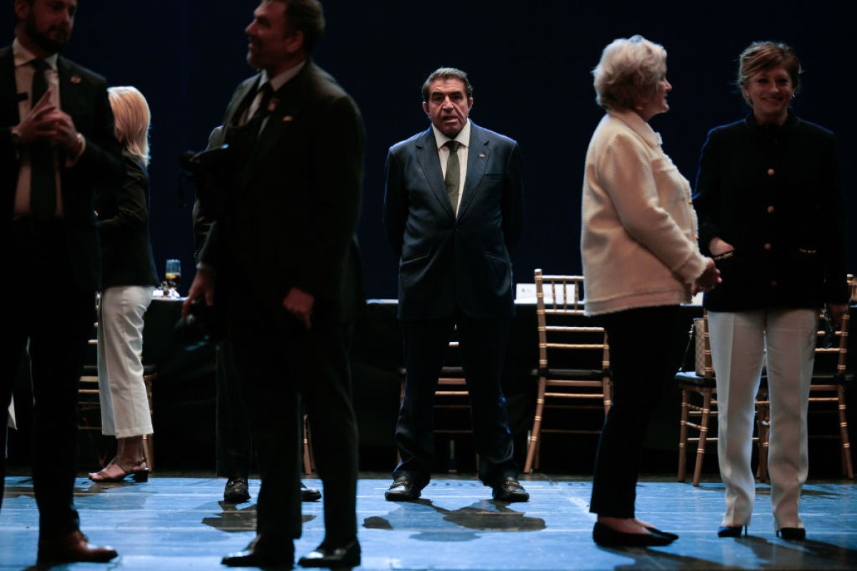 Paulo Zampolli (foto, în centru) acționează în prezent ca intermediar între Casa Albă și liderii sau guvernele internaționale