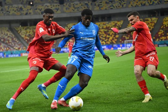 Dinamo - Universitatea Craiova 0-0, ACUM, pe iAMsport.ro. Adrian Florea și Radu Secoșan comentează a doua semifinală din Cupa României!