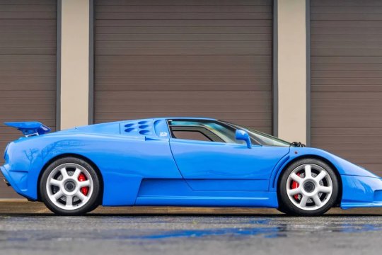 Un Bugatti EB110 pierdut 24 de ani, scos acum la licitație pentru milioane de dolari