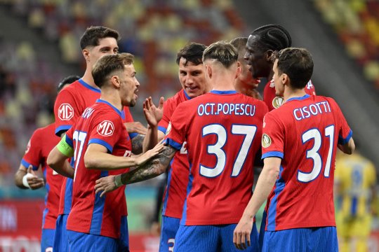 FCSB - Petrolul Ploiești 3-0, ACUM, pe iAMsport.ro. Olaru majorează avantajul pentru gazde!