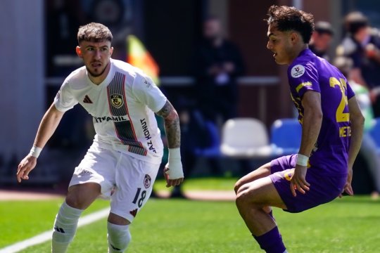 Rădoi a fost umilit la debutul la Gaziantep, dar fanii îi acuză pe jucători că au aranjat meciul: ”Dumnezeu să vă blesteme, nenorociților!”