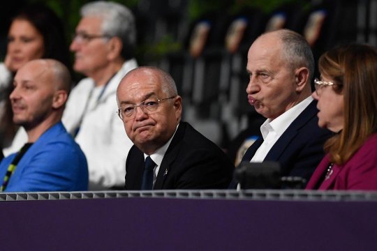 Emil Boc l-a persiflat pe Szabolcs Kovacs: ”Un nume bun e mai prețios decât orice bogăție!”