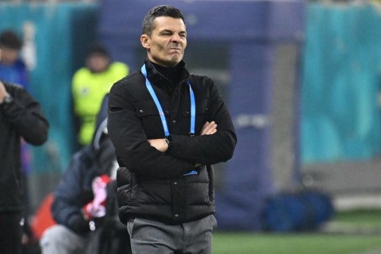 Bătăi de cap pentru Costel Gâlcă în startul partidei cu Dinamo! Jucătorul care a cerut schimbare după doar câteva minute