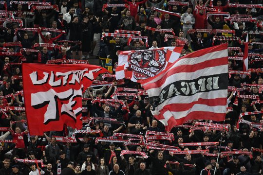 Fanii dinamoviști, un nou derapaj la adresa giuleștenilor + Incidente între fanii Rapidului
