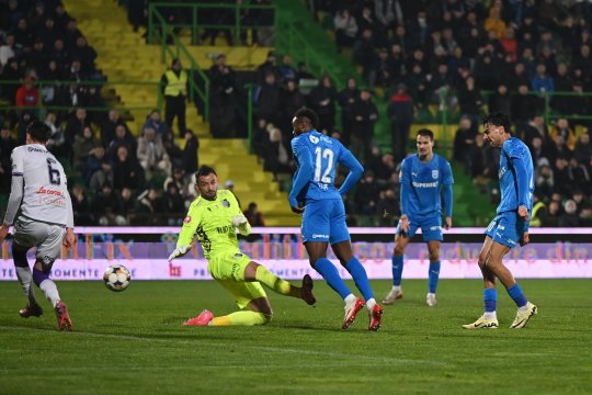 FC Argeș - Universitatea Craiova, de la 20:30, pe iAMsport.ro. Oltenii își pot asigura un avans de 3 puncte în fruntea SuperLigii!