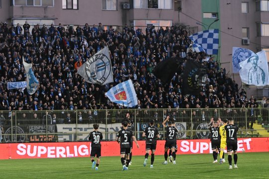 Scandări revoltătoare au răsunat din vestiarul Craiovei la Mioveni! Derapaje la adresa rivalei: ”Să moară...”