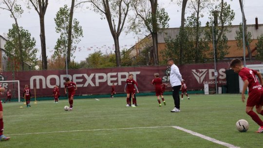 Școala de Fotbal Rapid, cuib de șpăgari? Acuzații grave din partea părinților foștilor jucători: ”Primeam procent dacă aduceam sponsorizare” / ”Ne cereau bani pentru arbitri”