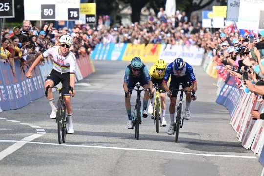 Tadej Pogacar a câștigat prima etapă a Turului Romandiei