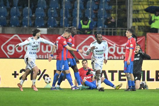 FC Botoșani - FCSB 3-2, ACUM, pe iAMsport.ro. Gazdele preiau conducerea pe final!