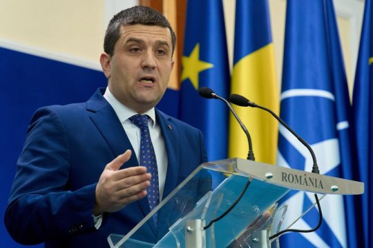Radu Miruță, replică dură pentru Adrian Bumbescu: ”A apus vremea în care un ministru mângâie pe cap angajații CSA pentru ca ei să stea confortabil”