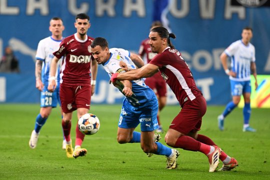 Universitatea Craiova - CFR Cluj 2-0, ACUM, pe iAMsport.ro. Două goluri în cinci minute! Arde Bănia