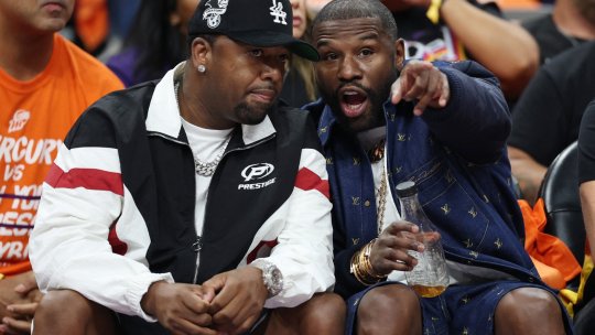 Românul care l-a cucerit imediat pe celebrul Floyd Mawyeather: ”Nu începe până vin eu”