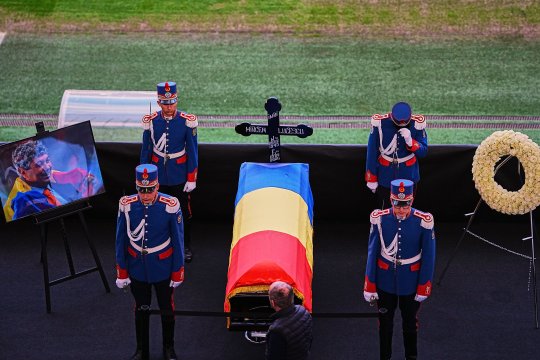 Sicriul cu trupul neînsuflețit al lui Mircea Lucescu a ajuns la Arena Națională. Când și unde va fi înmormântat