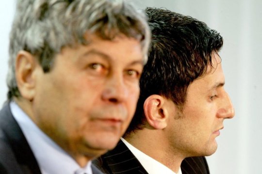 Răzvan Lucescu, copleșit de emoții lângă sicriul tatălui său, Mircea Lucescu