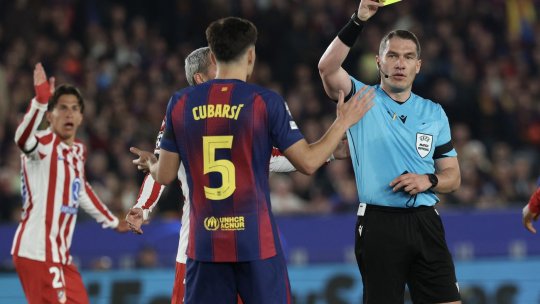 Jucătorii lui Atletico Madrid s-au năpustit asupra lui Istvan Kovacs, după decizia controversată din meciul cu Barcelona