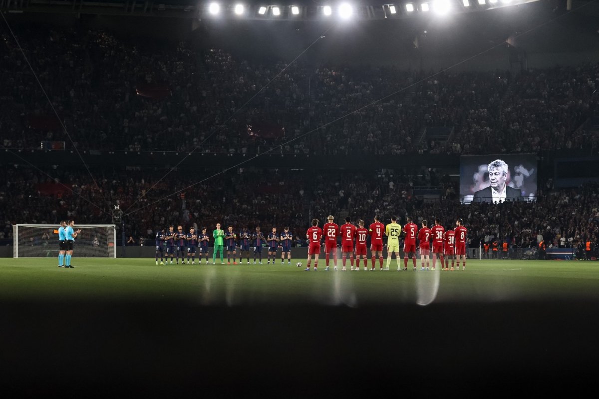 Mircea Lucescu, omagiat pe Parc des Princes