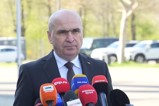Ilie Bolojan, discurs de doar 15 secunde după ce i-a adus un ultim omagiu lui Mircea Lucescu