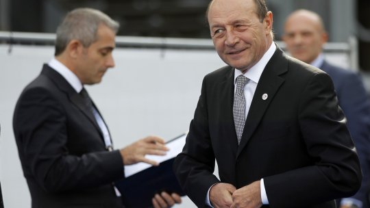 Traian Băsescu, mesaj scurt la catafalcul lui Lucescu. În urmă cu 17 ani îl decora pe ”Il Luce” cu Ordinul Naţional ”Steaua României”