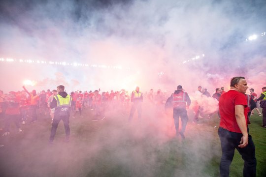 Incidente extreme la derbiul Cehiei. Slavia poate pierde titlul la masa verde, deși erau campioni în minutul 90+7