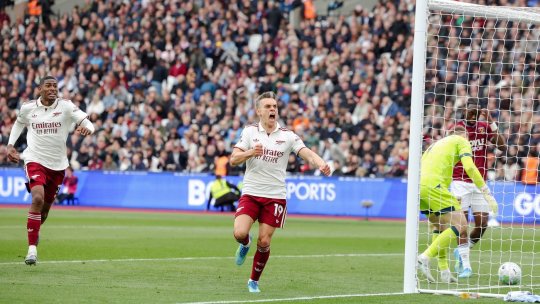 Victorie mare pentru Arsenal! Londonezii, pas uriaș spre titlu după un final tensionat! Faza care i-a scos din minți pe ”ciocănari”
