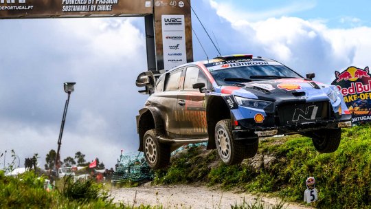 S-a întors roata în WRC: final cu probleme pentru Toyota, primul succes din 2026 pentru Hyundai!