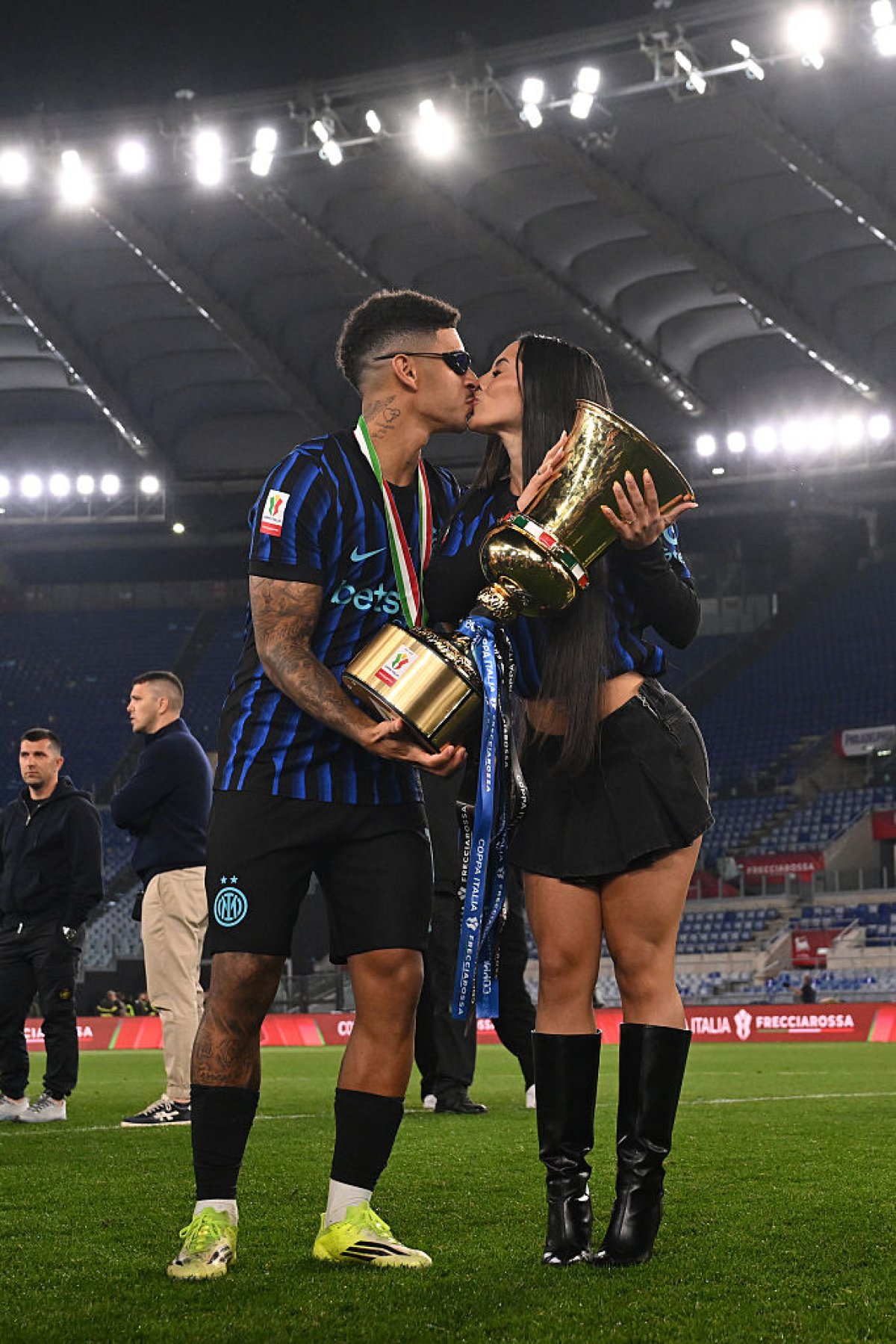 Jucătorii lui Inter sărbătoresc al doilea trofeu din acest sezon, Cupa Italiei, după ce au luat și titlul