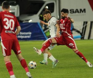 Antrenorul-teroare din Superliga. Golgheterul l-a sunat pe patron: ”Mi-e frică. Decât să scap singur cu portarul, mai bine nu mai joc”