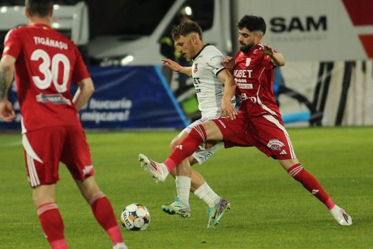 Antrenorul-teroare din Superliga. Golgheterul l-a sunat pe patron: ”Mi-e frică. Decât să scap singur cu portarul, mai bine nu mai joc”