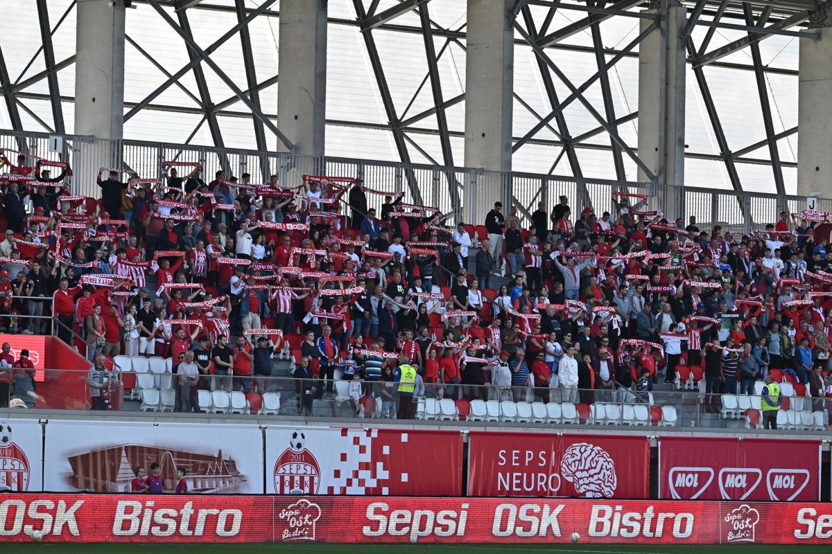 Fanii lui Sepsi OSK sărăbătoresc revenirea în prima ligă