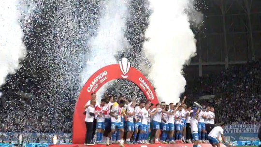 Oltenii au dat startul la petrecere în Bănie! Universitatea Craiova a primit trofeul de campioană a României