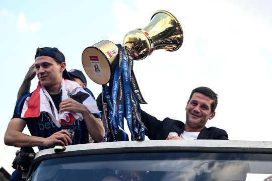 Imagini fabuloase din autocar! Chivu și-a pus casca înapoi și a sărbătorit eventul câștigat cu Inter