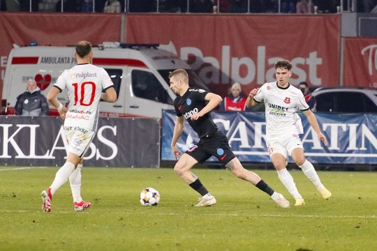 Hermannstadt - FCSB, Farul - Metaloglobus, Petrolul - Oțelul și Slobozia - UTA, de la 20:30, pe iAMsport.ro. Se anunță o ultima etapă dramatică în play-out!