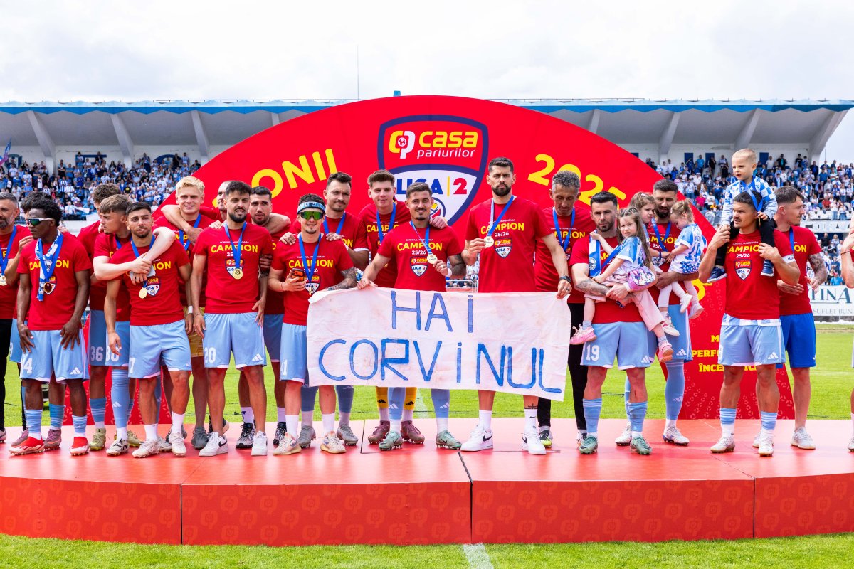 Corvinul Hunedoara a câștigat sezonul precedent al Ligii 2