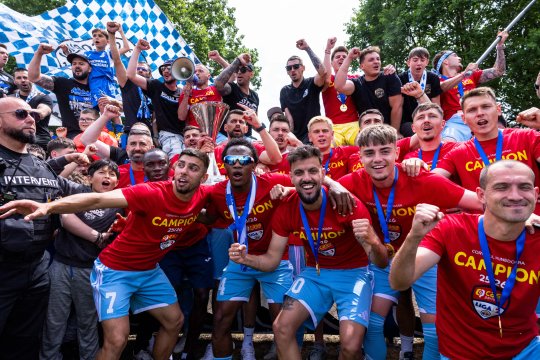 Corvinul și-a trasat un obiectiv îndrăzneț în SuperLiga: ”Este realist!”. Ultimele informații despre stadion