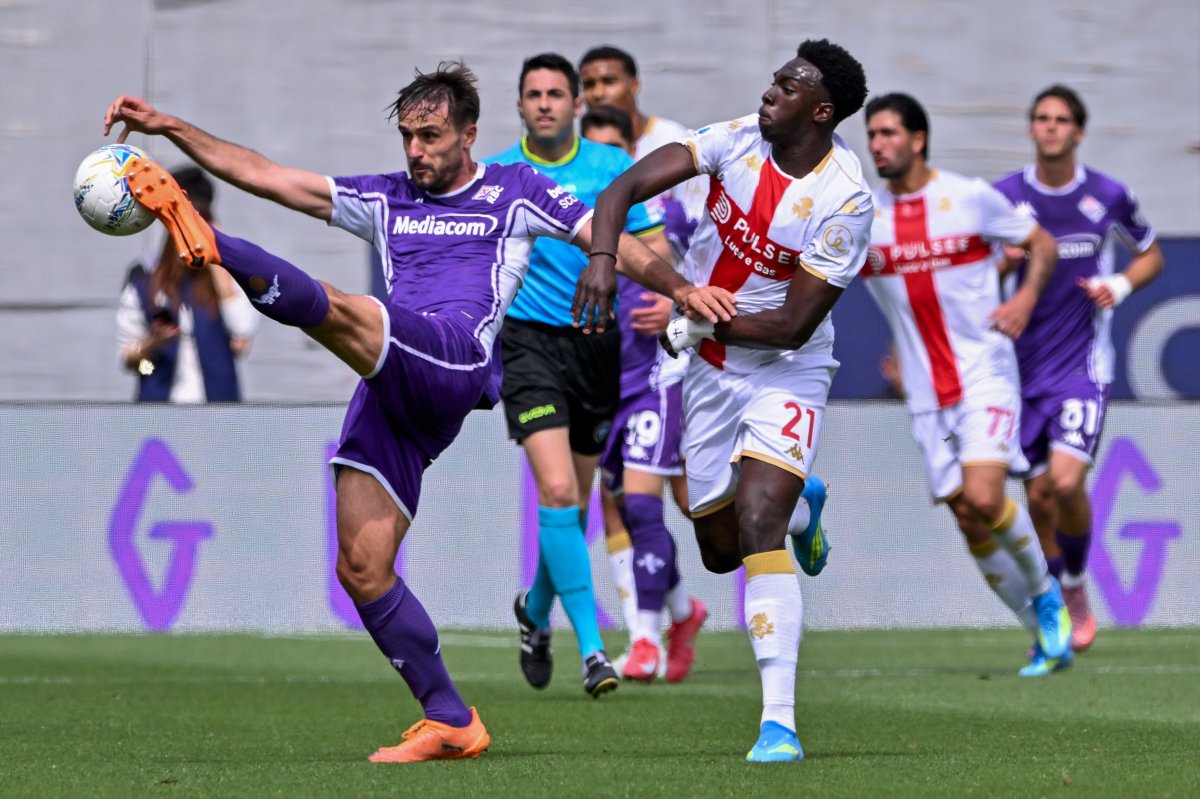 Jeff Ekhator (dreapta) este unul dintre cei mai valoroși fotbaliști de la Genoa.
