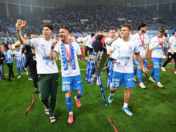 Și-a anunțat plecarea de la Universitatea Craiova la două zile după eliminarea din Liga Campionilor, dar apoi a șters mesajul: ”Un capitol frumos din viața mea!”