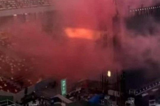 Imagini cu incendiul de pe National Arena, izbucnit la concertul lui Max Korzh