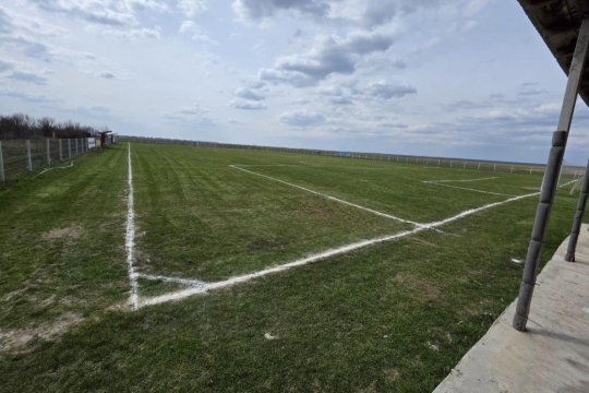 Cum s-a terminat meciul pe care un primar din România se chinuia să îl trântească. Echipa sa conducea la pauză