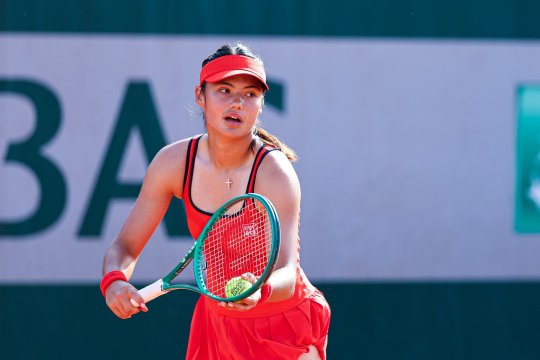 Continuă criza pentru Emma Răducanu. Eliminată în primul tur la Roland Garros. Sorana Cîrstea s-a calificat în turul 2
